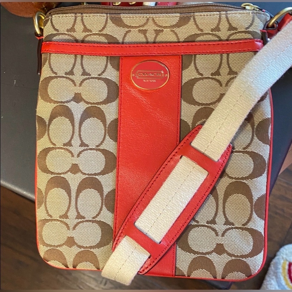 COACH NWOT Legacy Signature Swingpack Crossbody Bag